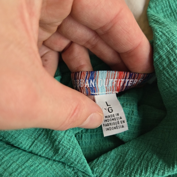 Urban Outfitters Green Twist Front  shirred crop top - Picture 4 of 4